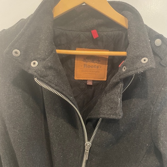 ROOTS Women's Winter Jacket Wool Viscose Blend with Belt Coat Size Large - Picture 5 of 12